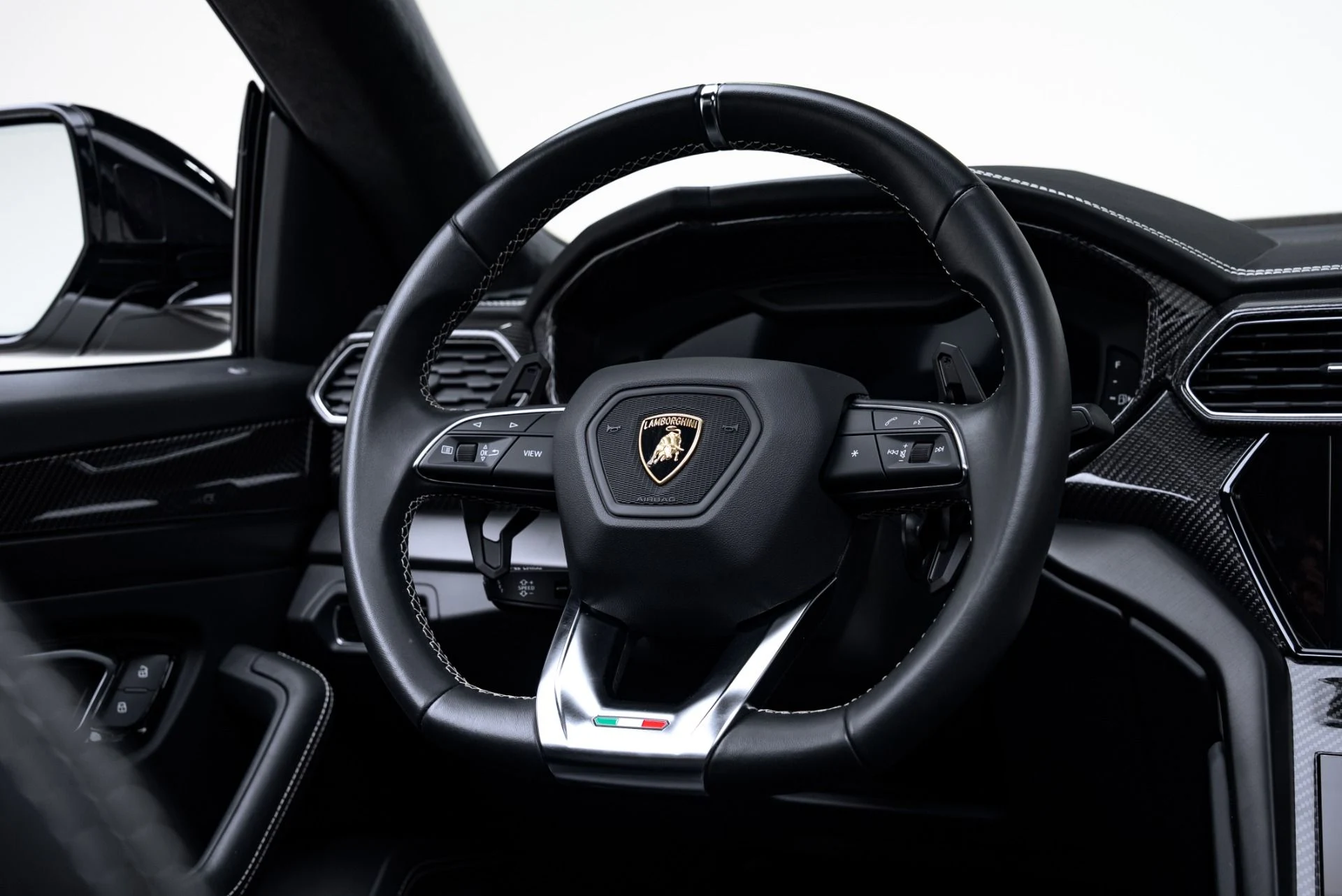 mph034_3760746292_Used_2023_Lamborghini_Urus_S_1776203743_df0e05d5fd