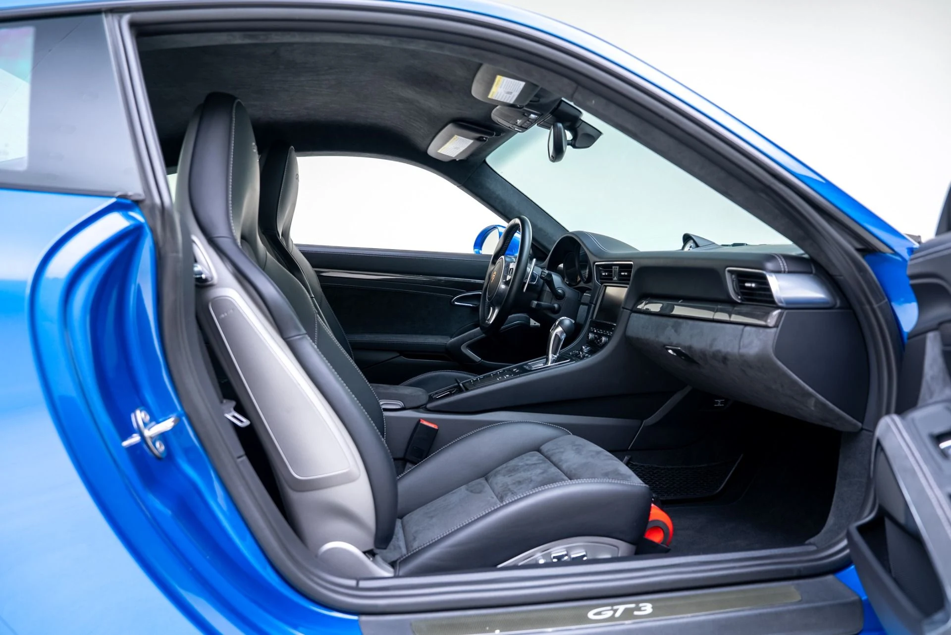 mph034_3763115938_Used_2015_Porsche_911_GT_3_1768869458_95a77e0cf5