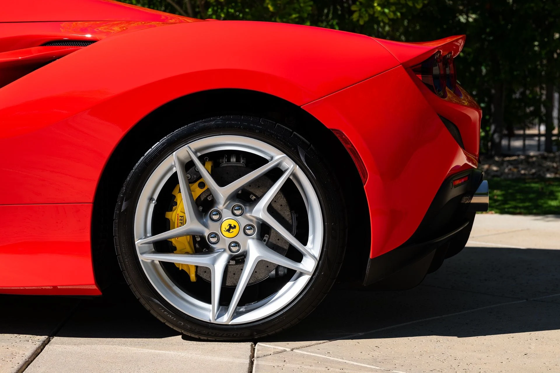 mph034_3776136748_Used_2022_Ferrari_F8_Spider_1791574017_130aeace79