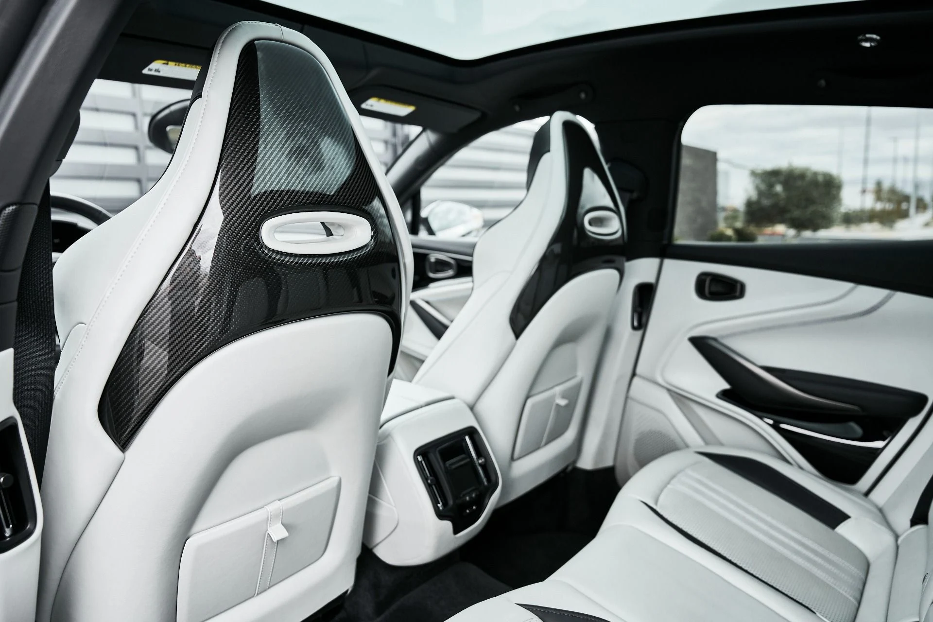 mph034_3788706413_Used_2025_Aston_Martin_DBX_707_1775007988_013fb8fa2a