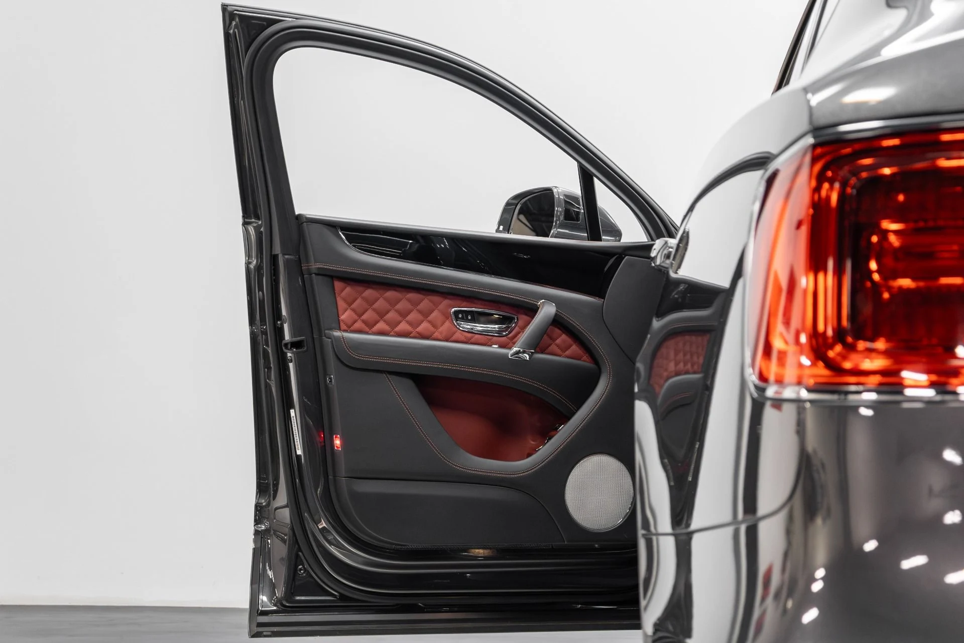 mph034_3794737902_Used_2017_Bentley_Bentayga_W12_1763489562_4762d8c1fb