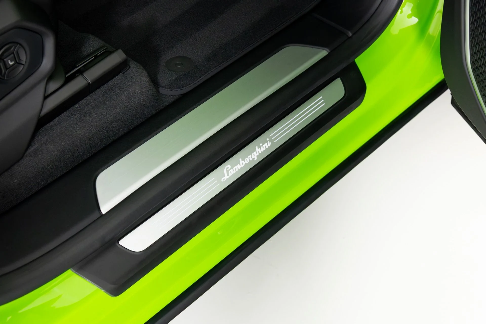 mph034_3798959302_Used_2023_Lamborghini_Urus_S_1769555052_9ab85bd92d