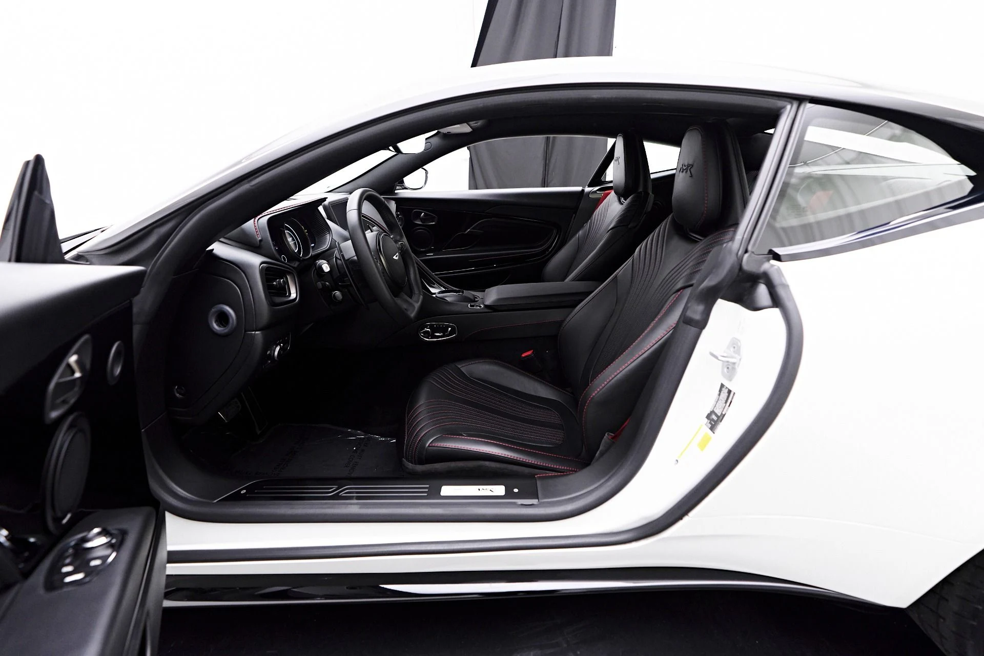 mph034_3804420771_Used_2020_Aston_Martin_DB_11_AMR_1756239369_5d2a19e86d