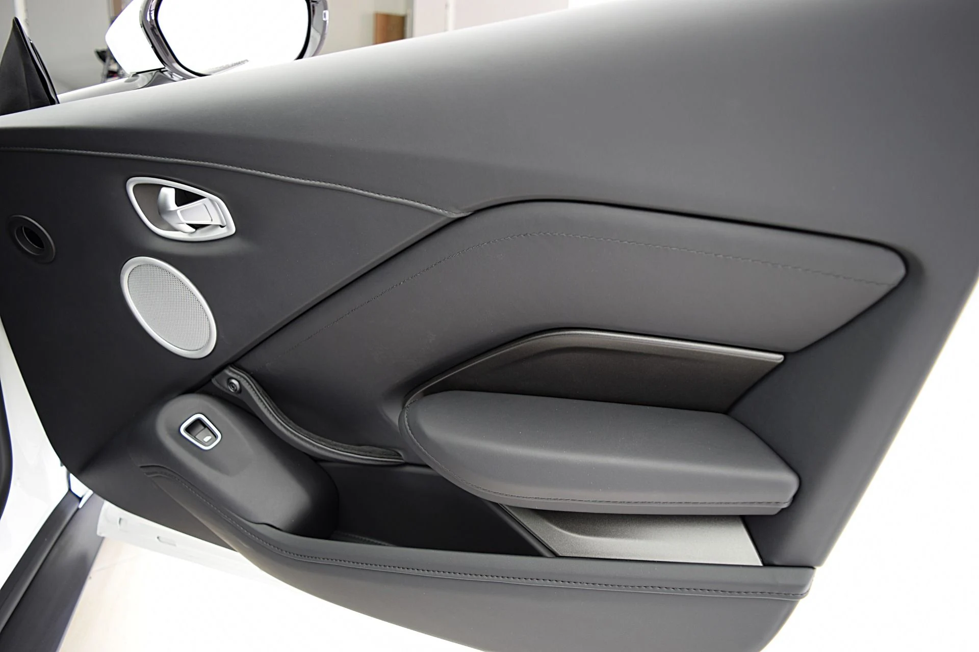 mph034_382529903_Used_2023_Aston_Martin_Vantage_Coupe_025b6f2dfd
