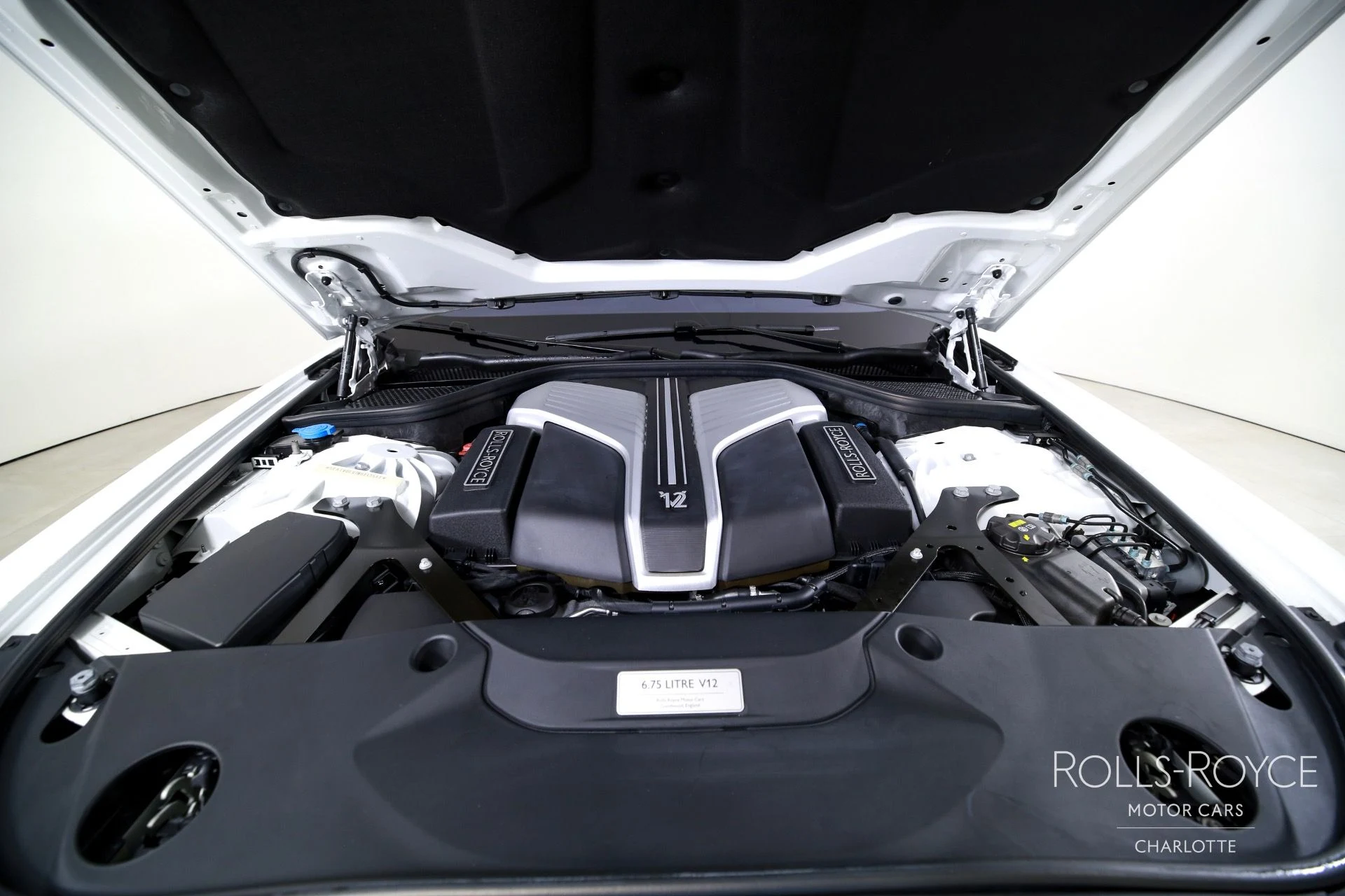 mph034_3826104315_Used_2022_Rolls_Royce_Ghost_1755181543_f674f146fb