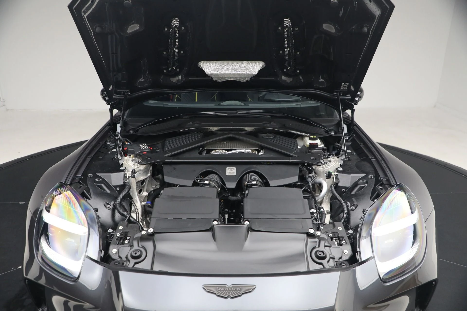 mph034_3827669081_New_2026_Aston_Martin_Vantage_S_1766181825_314d9e3172