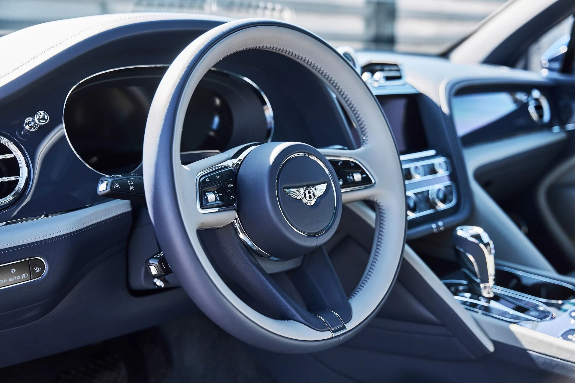 mph034_3838991597_Used_2025_Bentley_Bentayga_EWB_1780709404_0e1a3b0f03