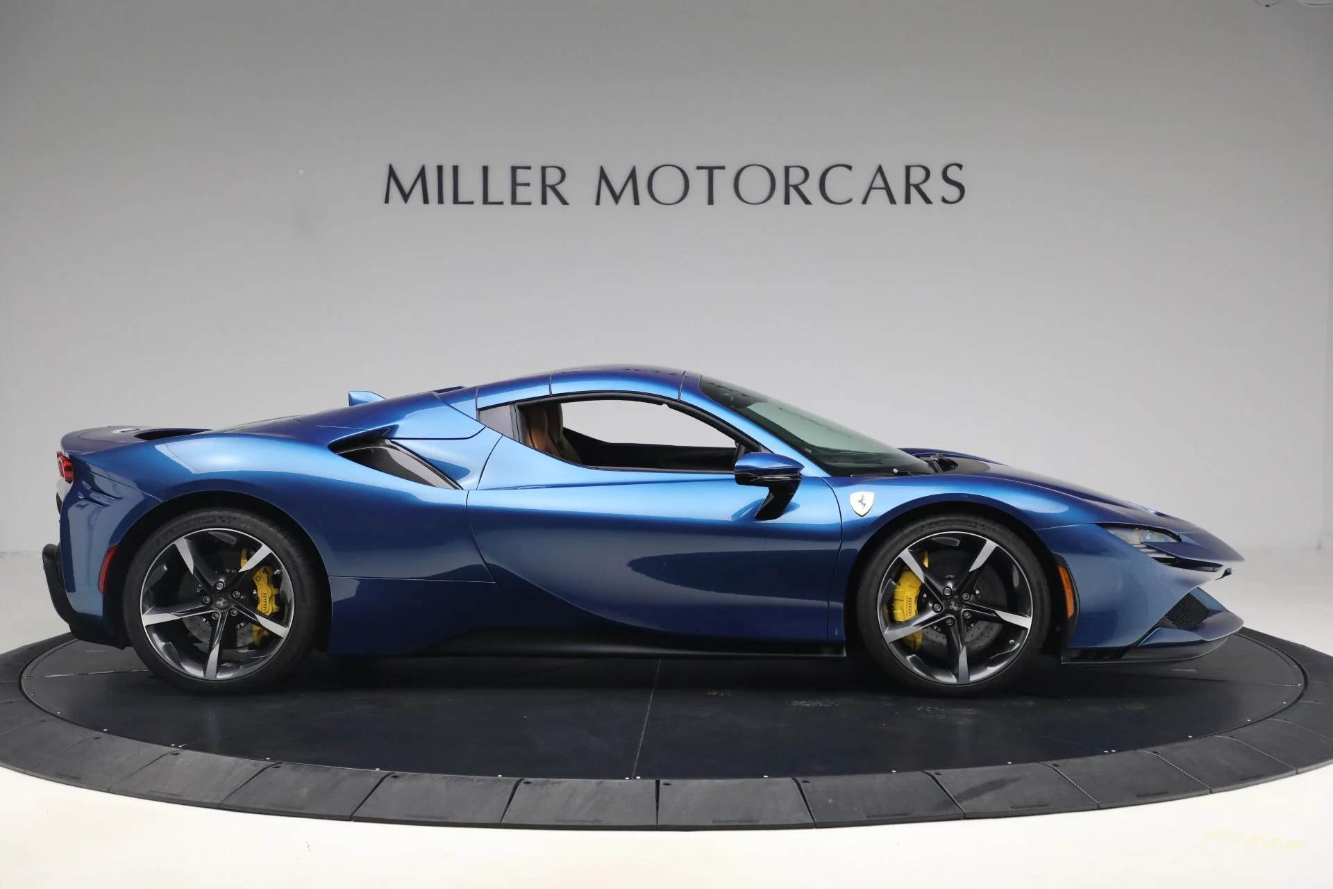 mph034_3848511205_Used_2024_Ferrari_SF_90_Spider_1791405464_e30004a944