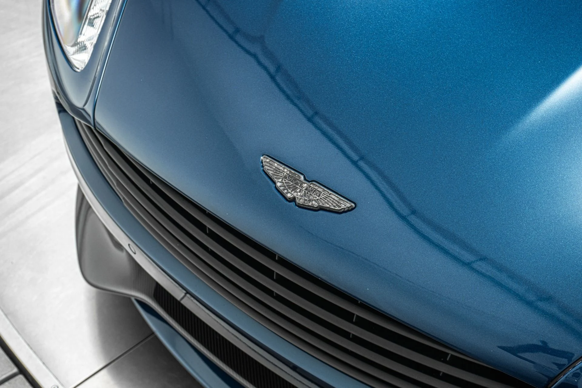 mph034_3853737311_Used_2016_Aston_Martin_Vanquish_Volante_Low_Miles_Amazing_Color_Combination_1785262307_24434e4550