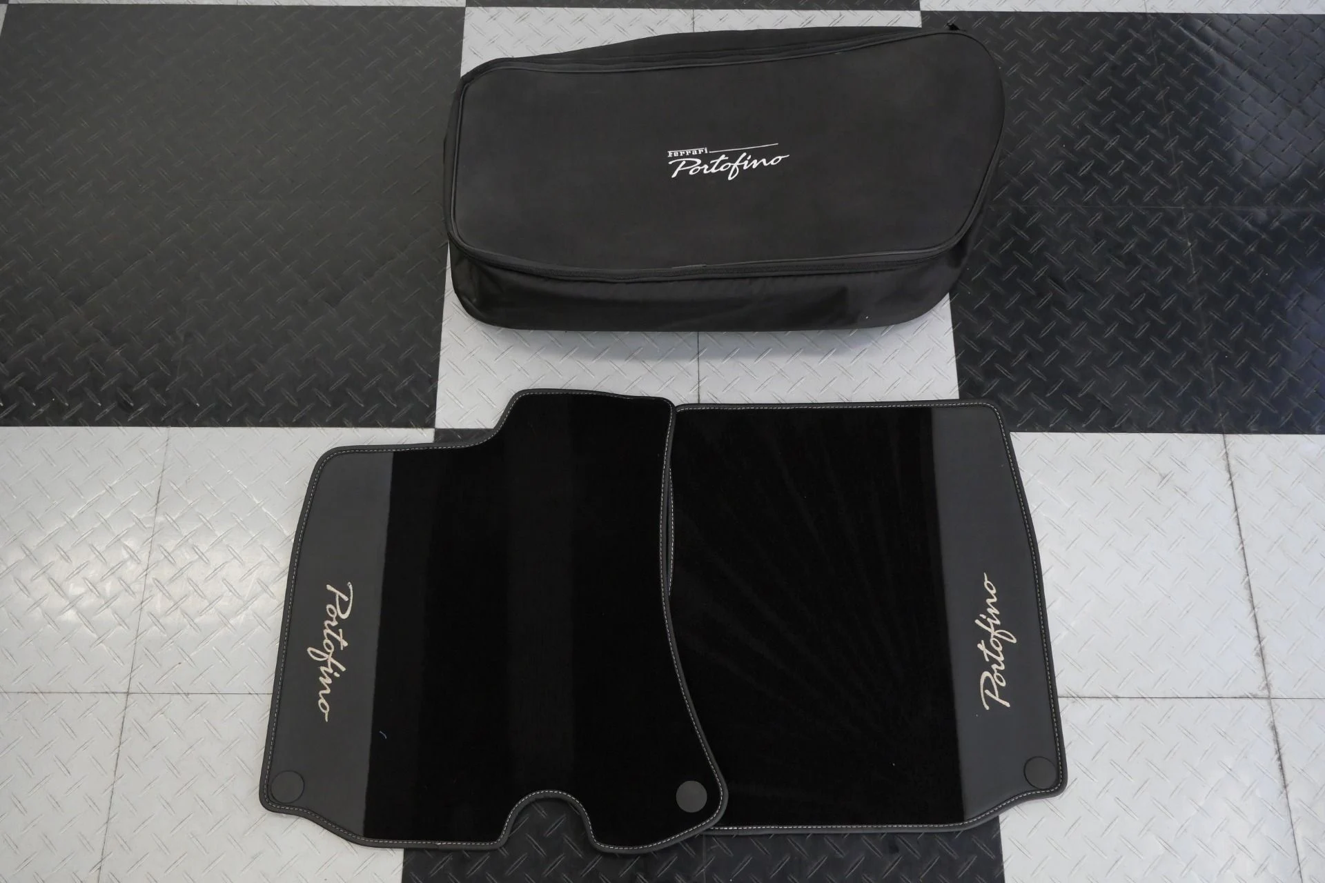 mph034_3857134571_Used_2019_Ferrari_Portofino_Interior_Carbon_Trim_High_Power_Hi_Fi_Magneride_Suspension_1773425740_fafe42e65a