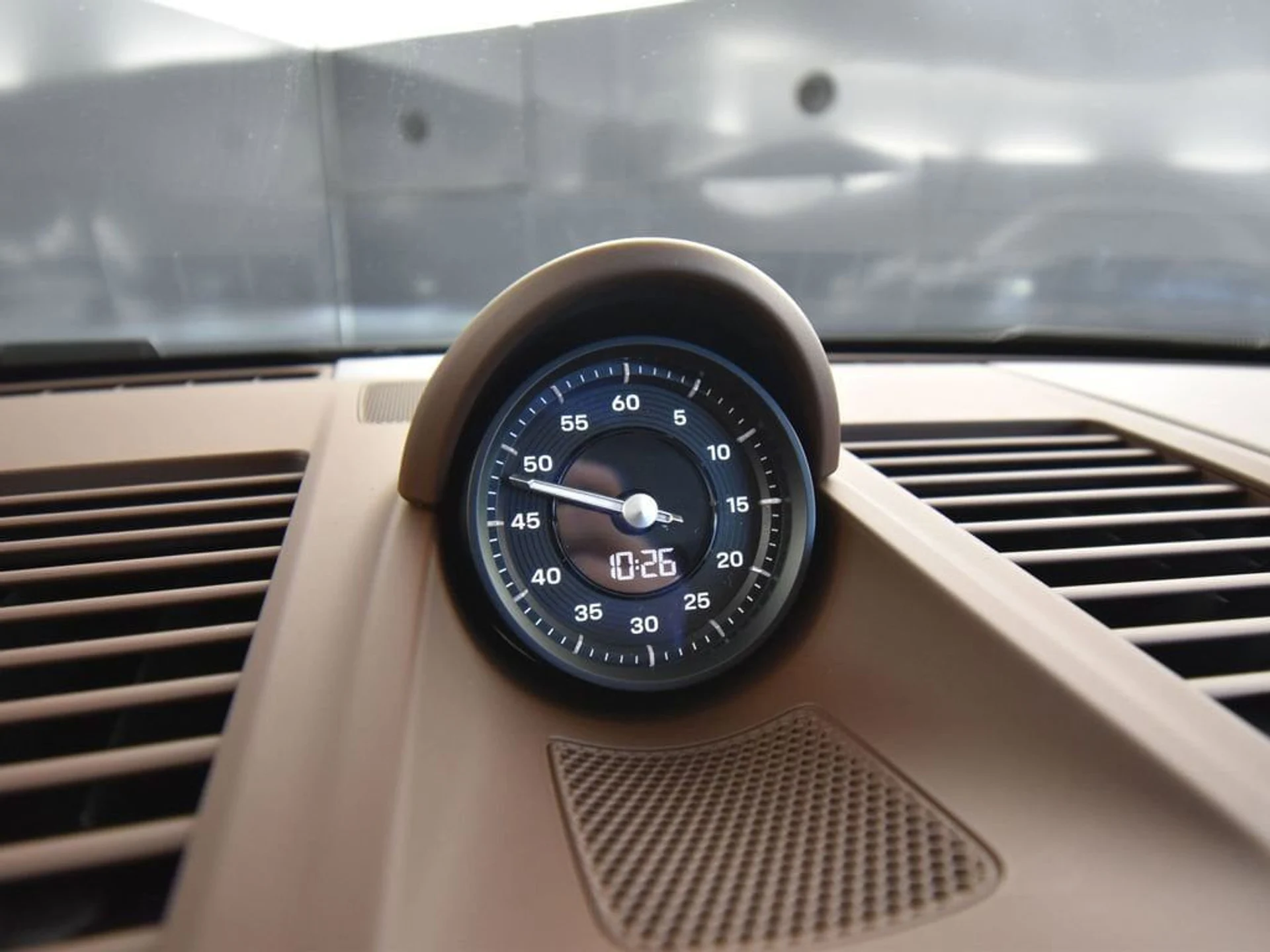 mph034_385760876_bcd6f3809b8b86ea08f575c527829974x_8b18586b12