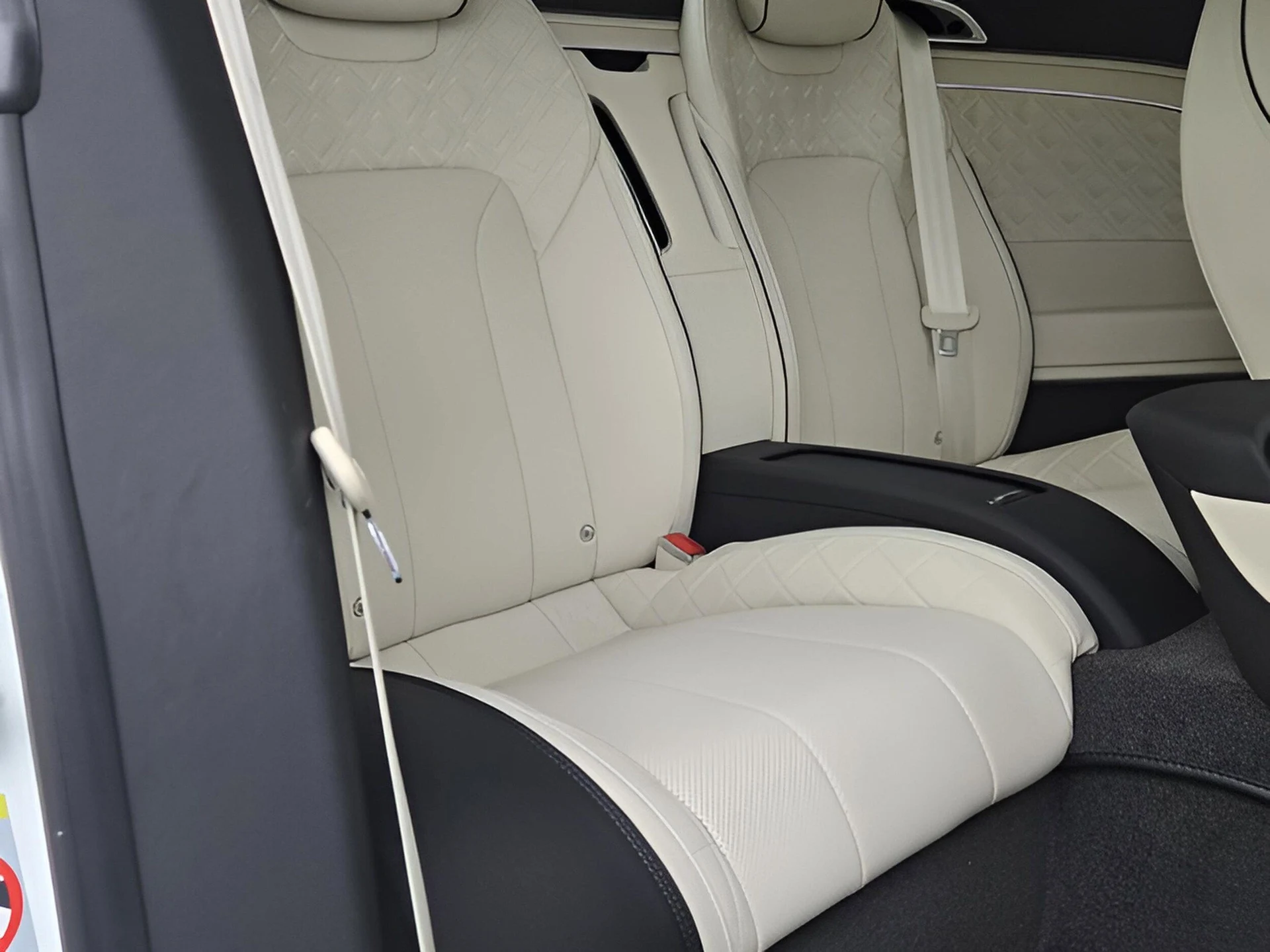 mph034_3882901780_e8bac339b3b20e9f496f0ca146640086x_05271d3cff