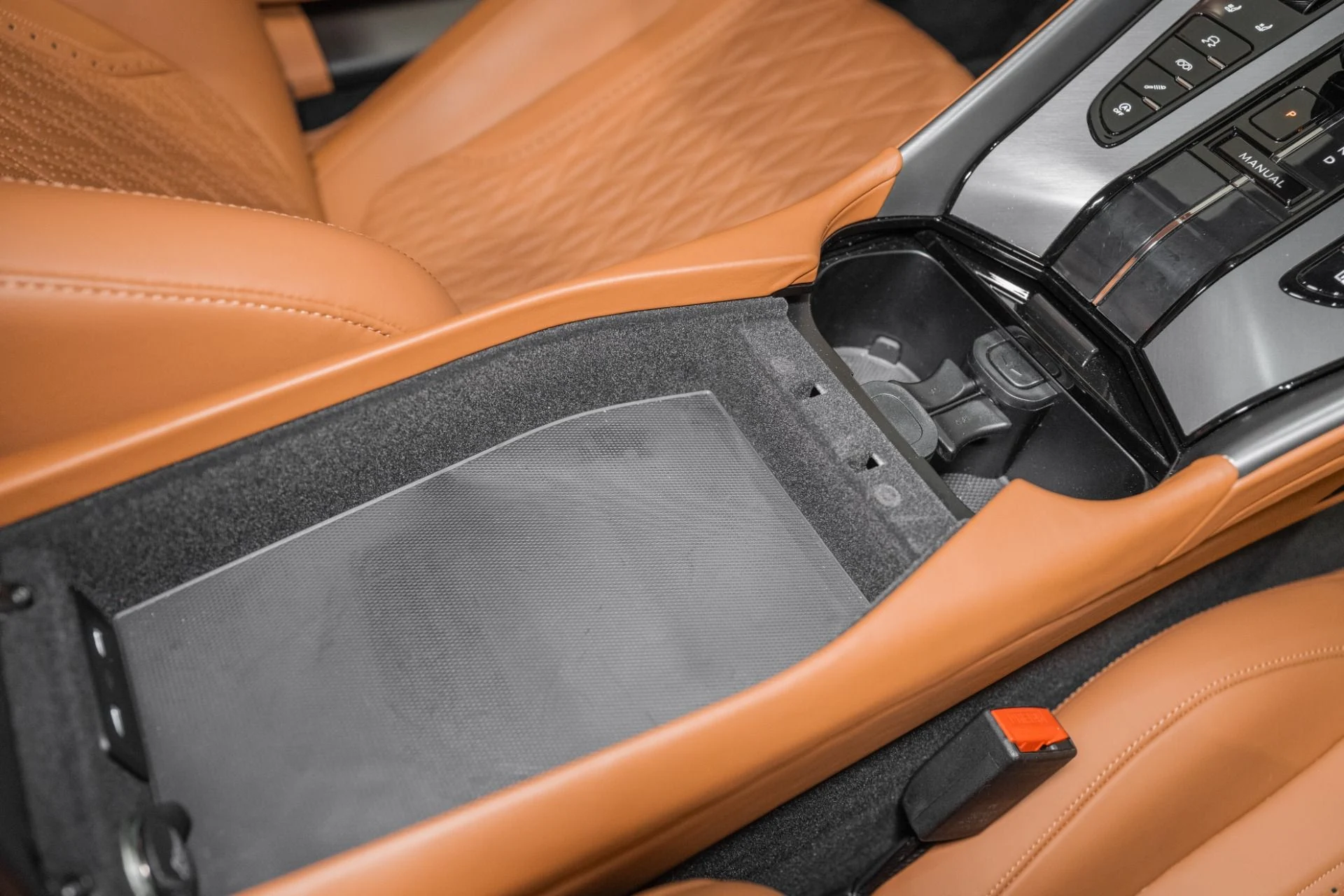 mph034_3899967933_Used_2024_Aston_Martin_DB_12_V8_COUPE_1784304834_9c0a776fb9