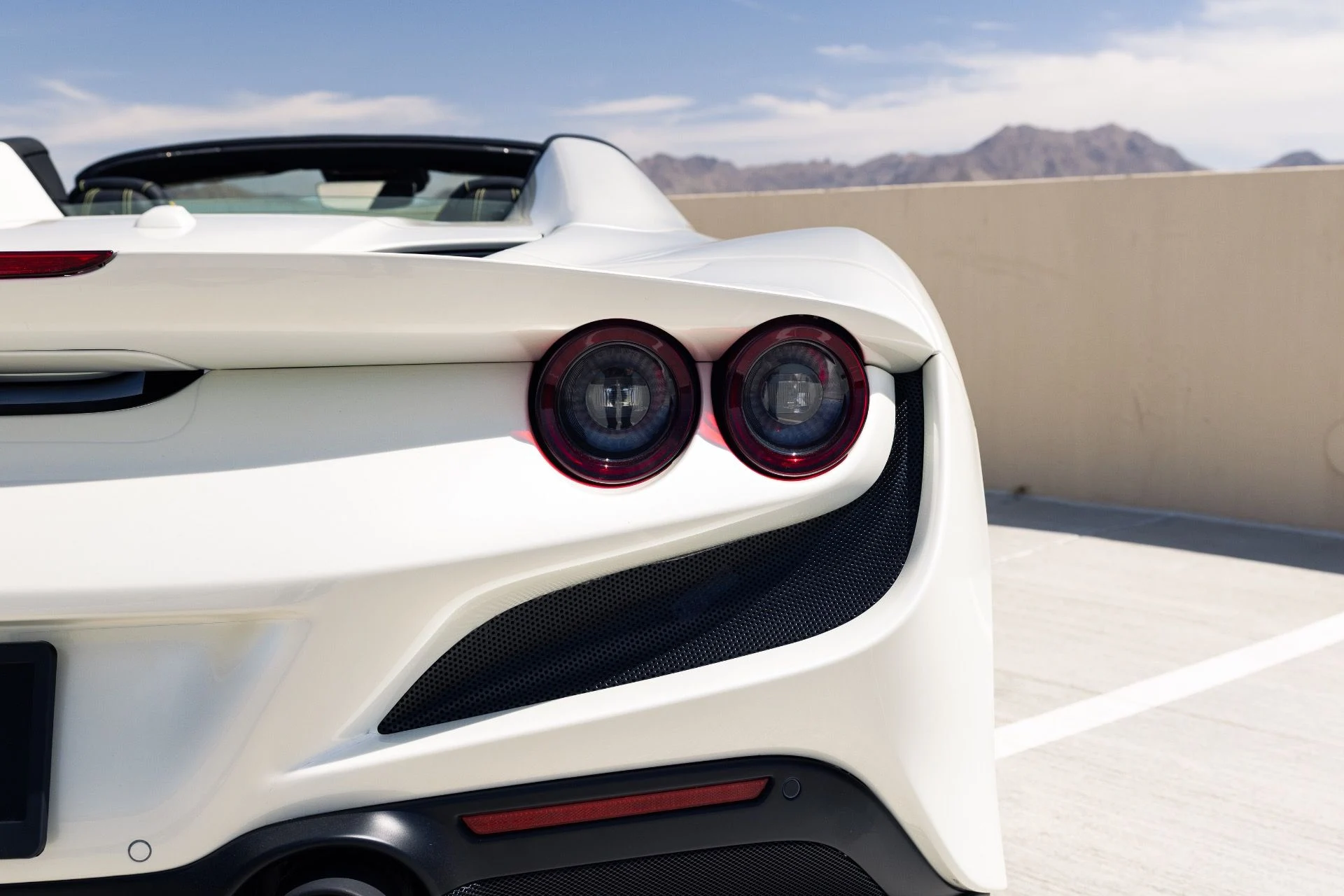 mph034_3918999242_Used_2023_Ferrari_F8_Spider_1776809234_2a26b14f0f