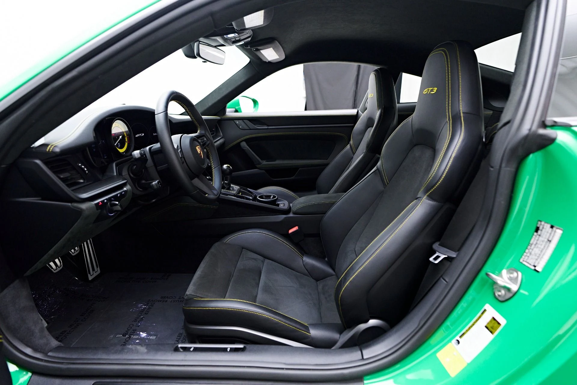 mph034_3923971068_Used_2022_Porsche_911_GT_3_1763574748_c26912e7ab