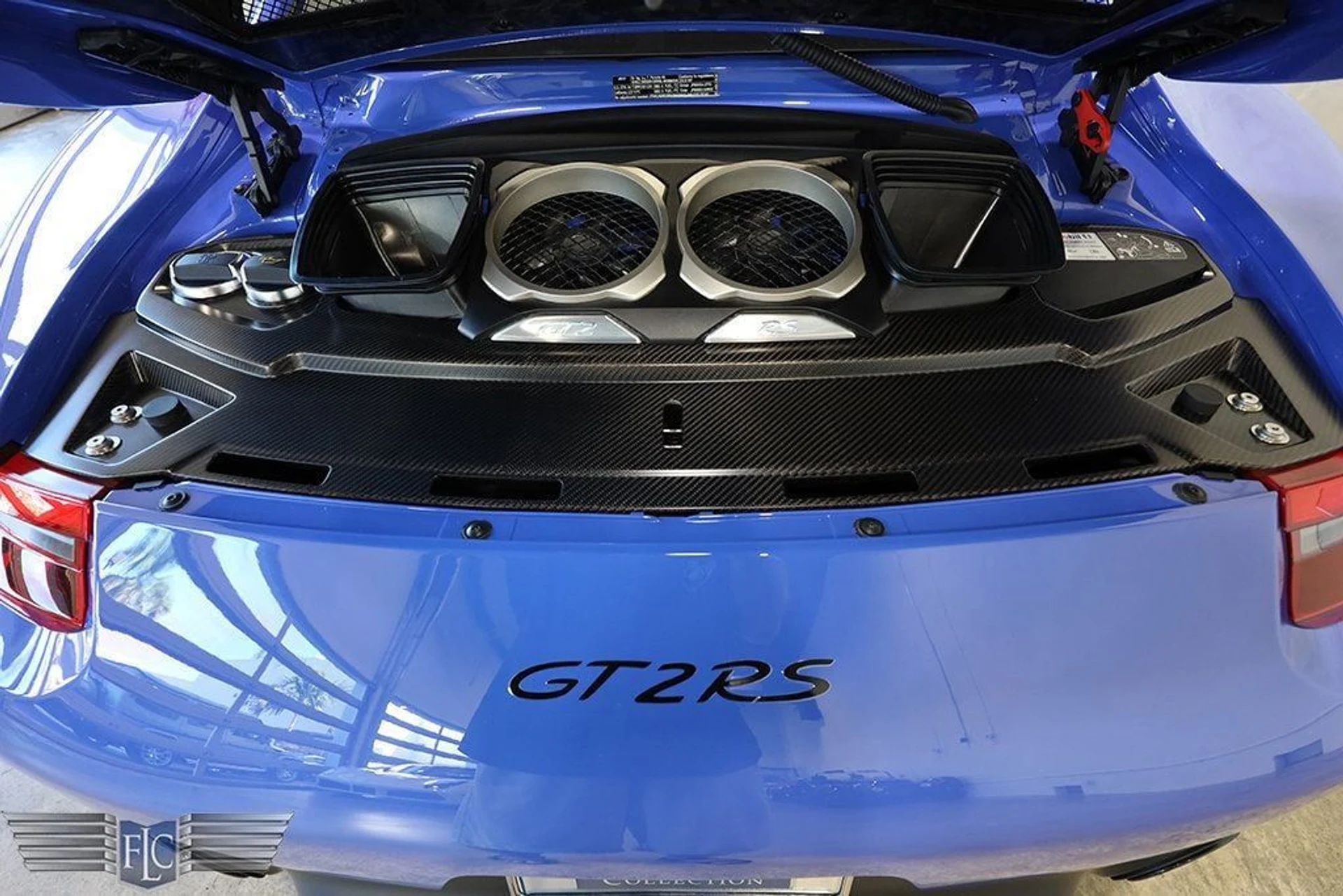 mph034_3928086995_used_2018_porsche_911_gt2rsweissach_9689_22919287_35_1024_6694f27fc0
