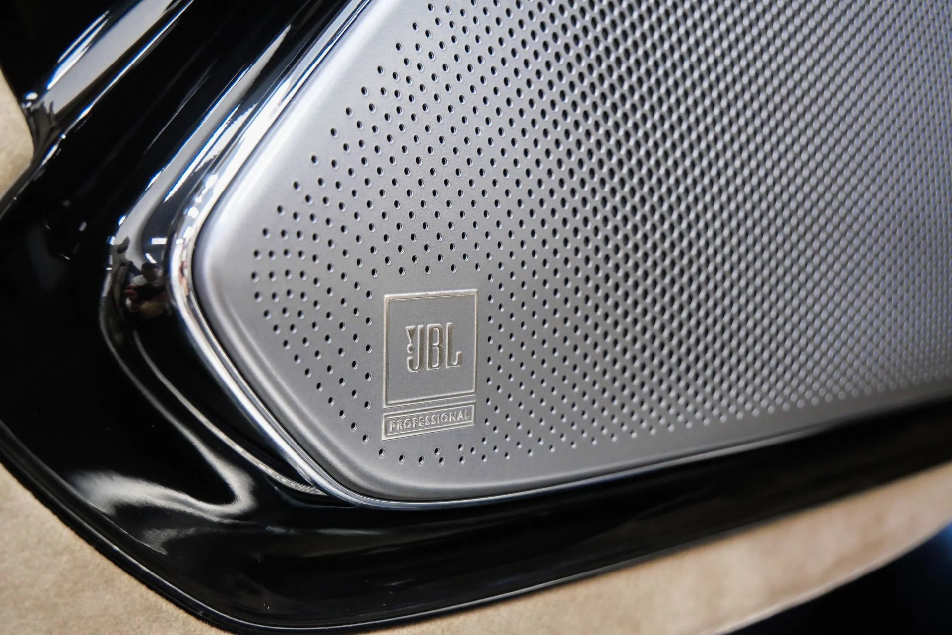 mph034_3933510903_Used_2025_Ferrari_Roma_Spider_As_New_Magneride_Suspension_Loaded_with_Tech_Options_1776957266_9a8712a3c8