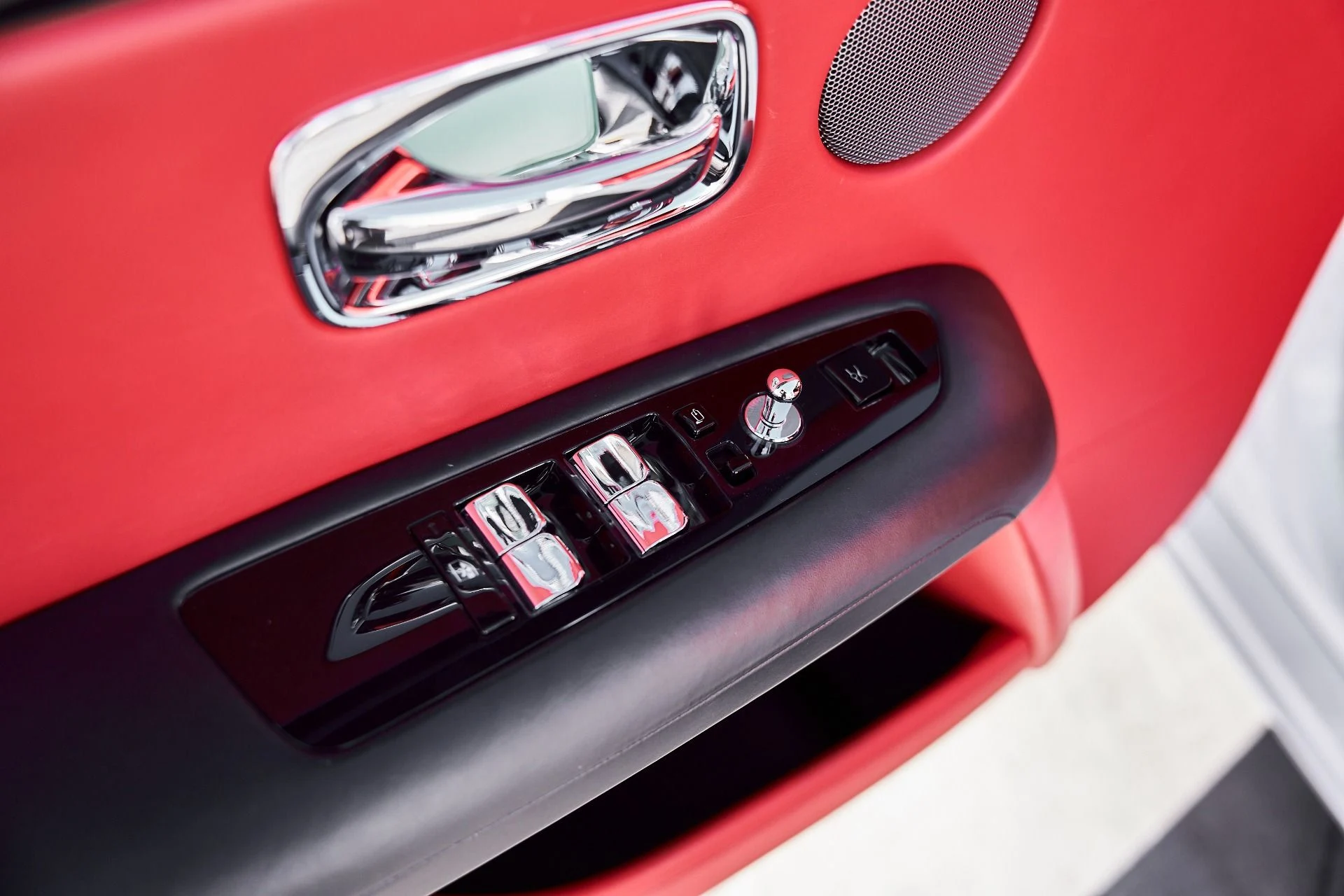 mph034_3946130631_Used_2022_Rolls_Royce_Ghost_Base_1772766007_8b68facbba