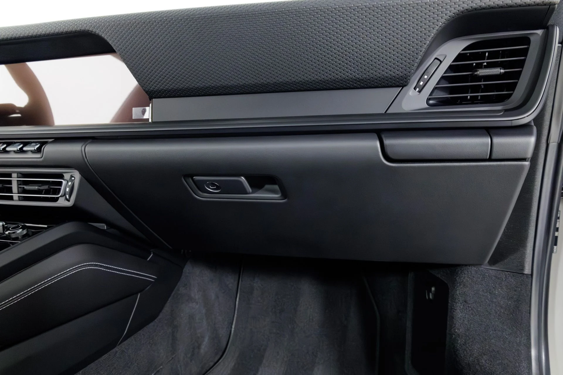 mph034_3948870239_Used_2024_Porsche_911_GT_3_Touring_1767999905_292b5e716e