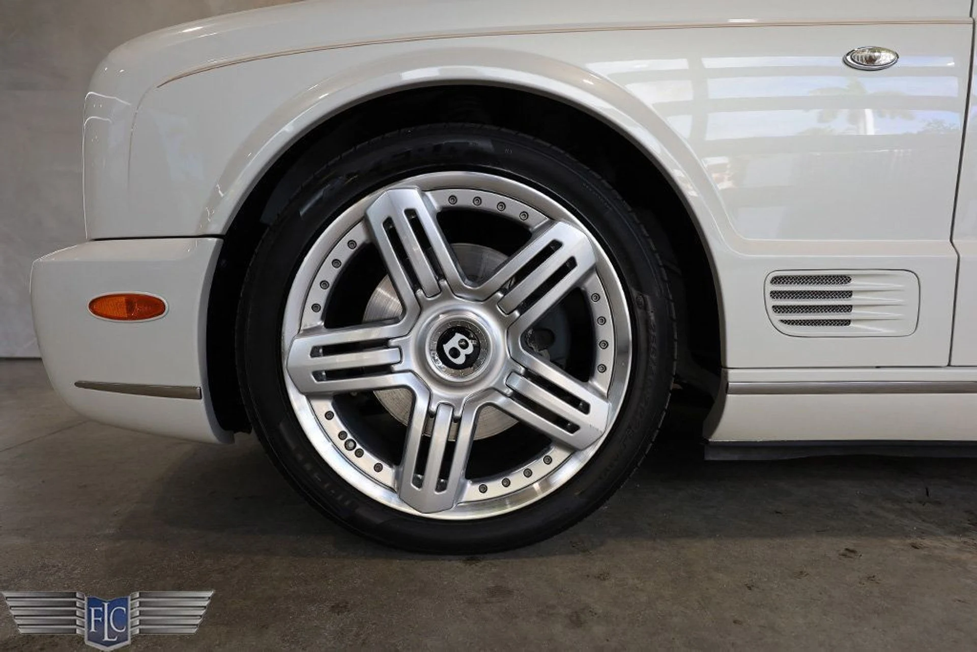 mph034_3964482435_used_2010_bentley_azure_tconvertible_9689_22574902_35_1024_63bd235fe3