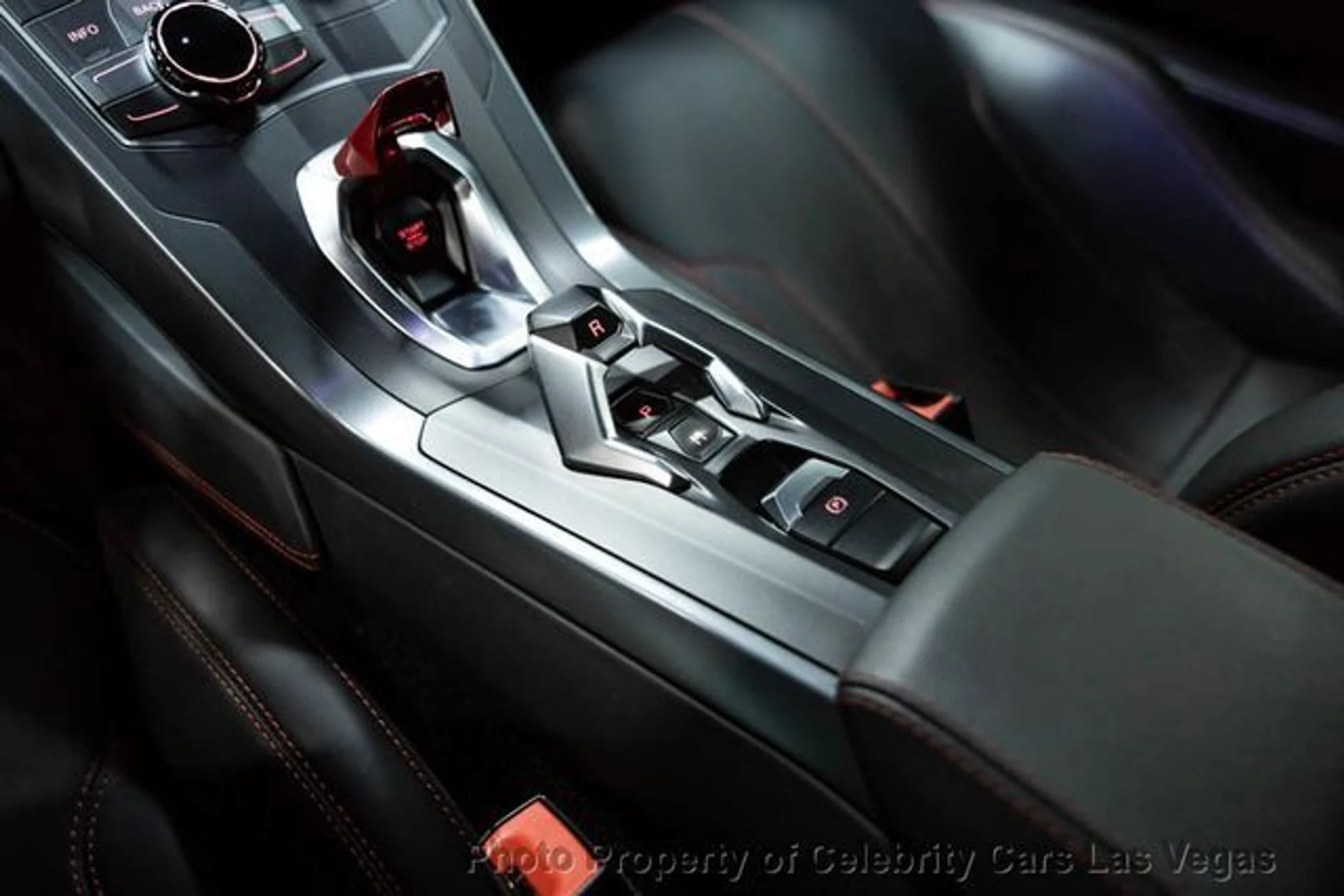 mph034_3999338678_used_2019_lamborghini_huracan_lp5802_9707_22868387_39_640_c97f64a940