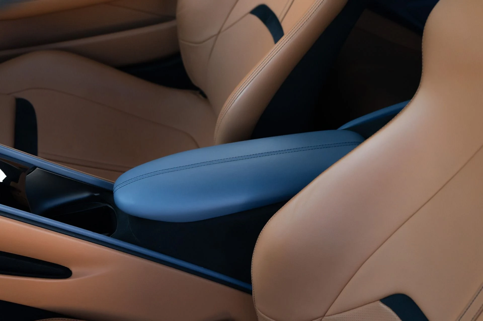 mph034_4002589701_Used_2022_Ferrari_Roma_1764112587_d223d0a18f