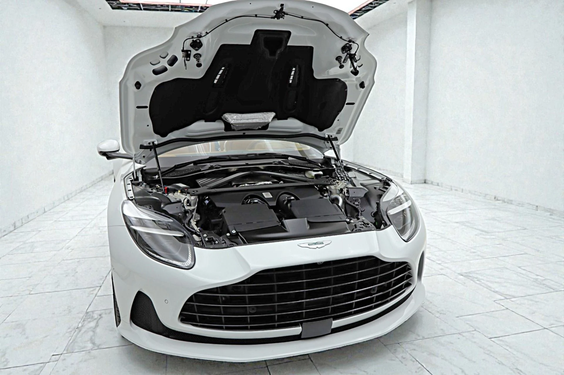 mph034_4008733791_New_2026_Aston_Martin_DB_12_Volante_3ae528efb8