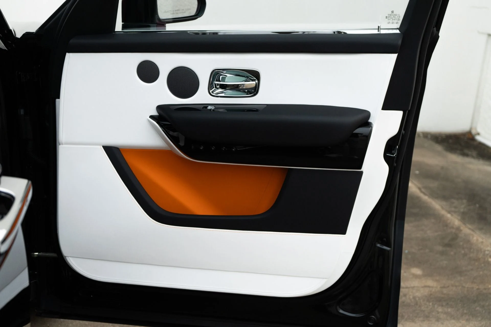 mph034_4020202904_Used_2026_Rolls_Royce_Cullinan_1765925177_6ce1fc7534