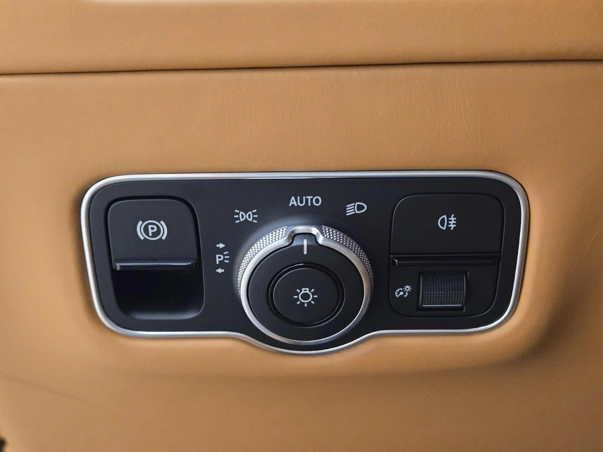 mph034_4024500995_New_2026_Aston_Martin_DB_12_1787289728_585cc8e323