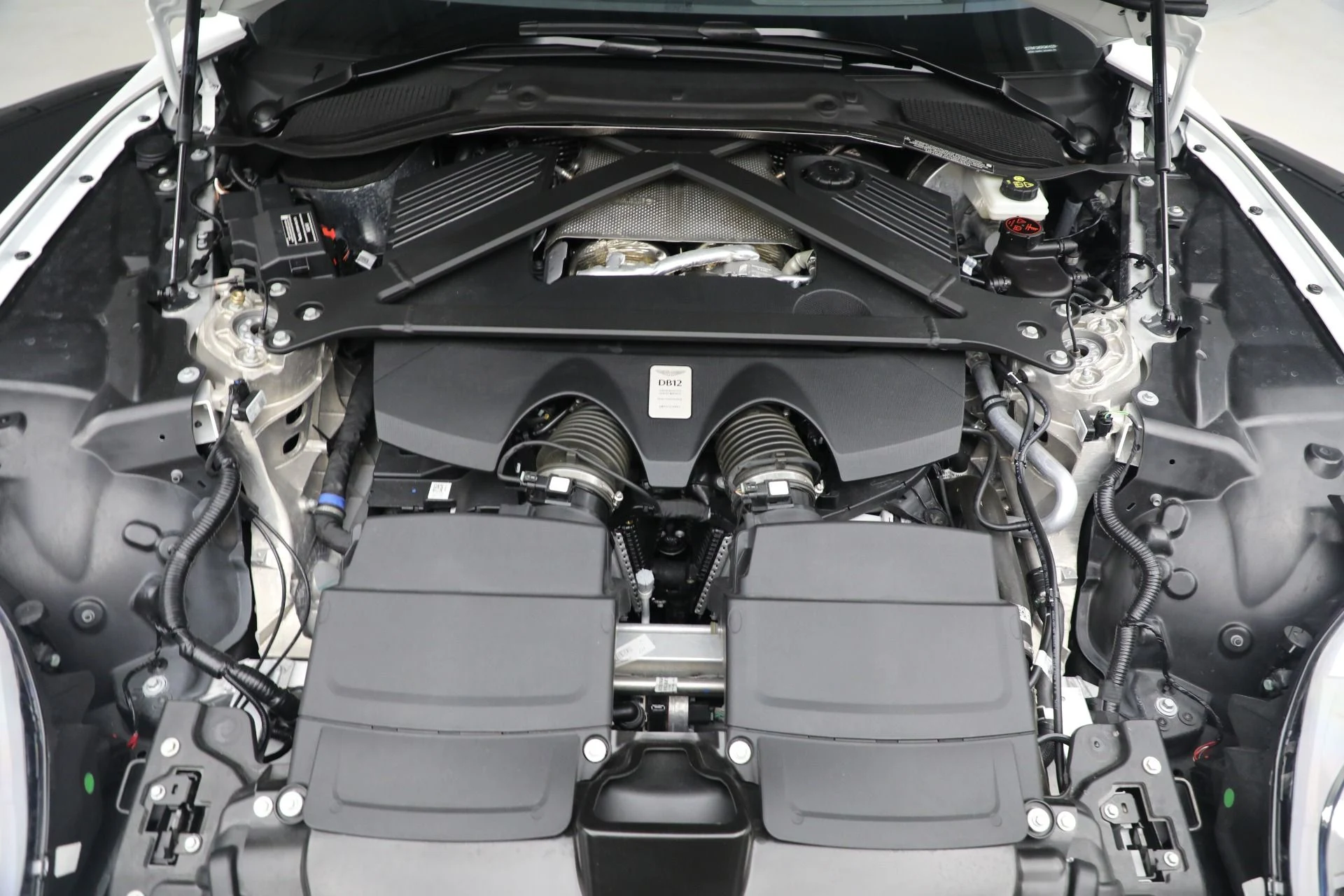 mph034_402932012_Used_2024_Aston_Martin_DB_12_Volante_b009ce55aa