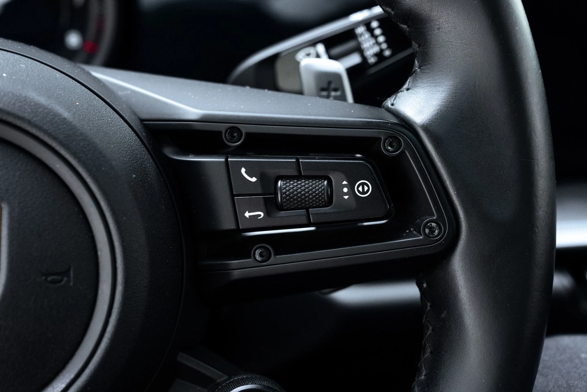 mph034_4042480801_Used_2020_Porsche_911_Carrera_1775067534_981d597888