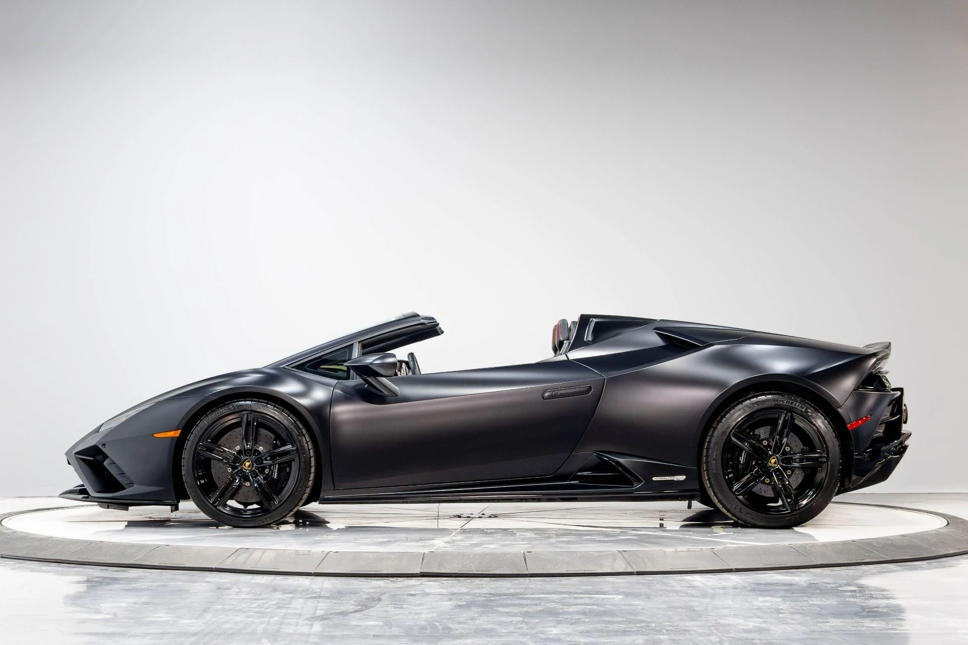 mph034_4069631559_Used_2021_Lamborghini_Huracan_EVO_EVO_Spyder_1780949077_4f0e90ae00