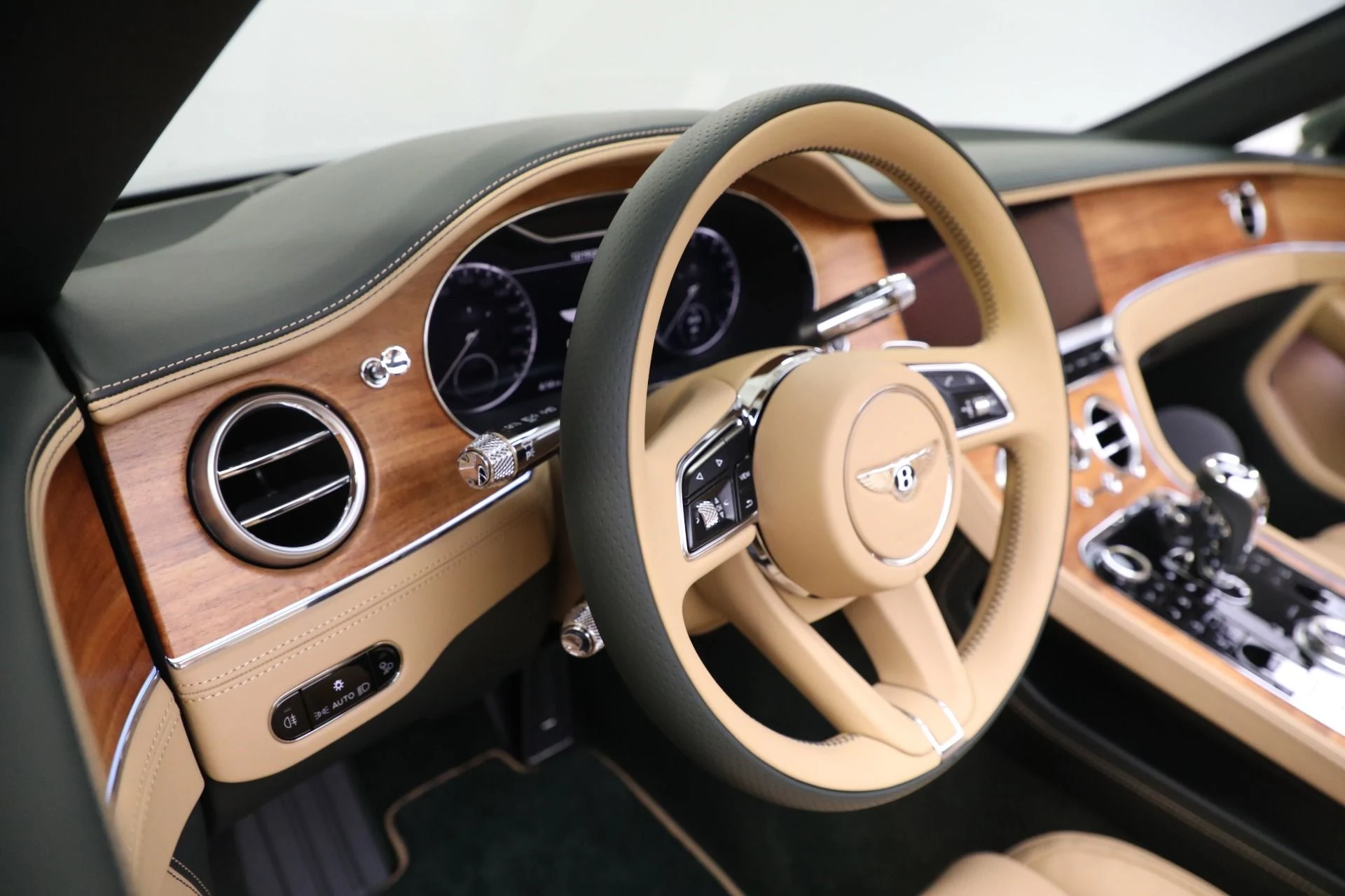 mph034_4073174762_New_2024_Bentley_Continental_GTC_V8_234ab2e3aa