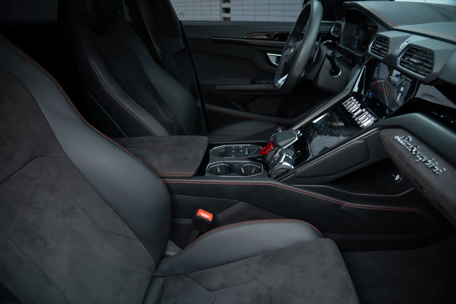 mph034_4073221129_Used_2024_Lamborghini_Urus_S_1757442283_70139f3cb9