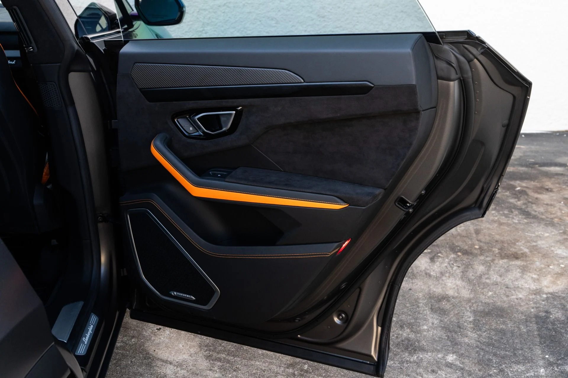 mph034_4084712899_Used_2022_Lamborghini_Urus_Graphite_Capsule_1755805759_55016a208a