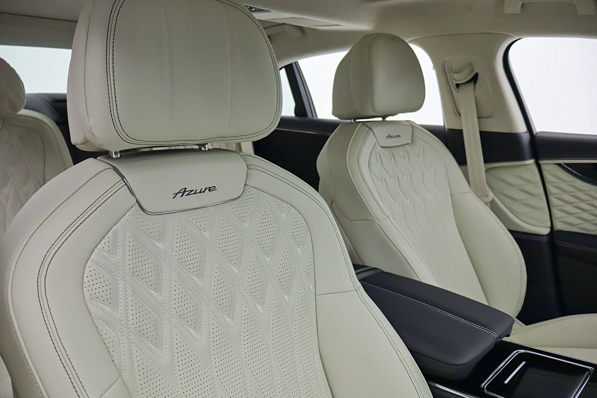 mph034_4087214705_New_2026_BENTLEY_Flying_Spur_Azure_V8_e7988c65b0