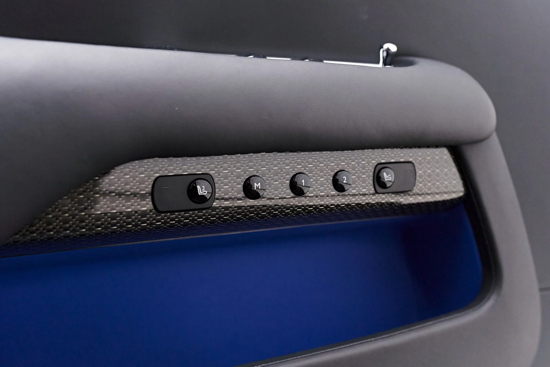 mph034_4091890271_Used_2018_Rolls_Royce_Dawn_Base_1712097655_c7641c7acf