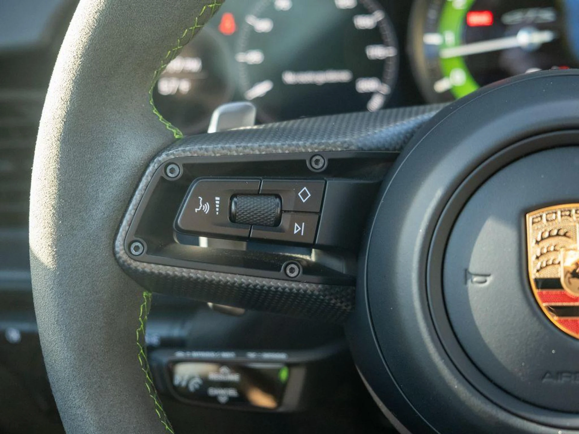 mph034_409305415_crv_NCTZX_1_CB_8w0s_D9r_EYK_St_Pw_YE_1d2f432c3e