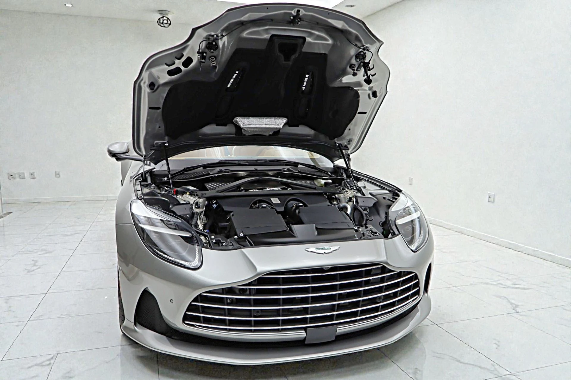 mph034_4099240431_New_2026_Aston_Martin_DB_12_Volante_80692a9103