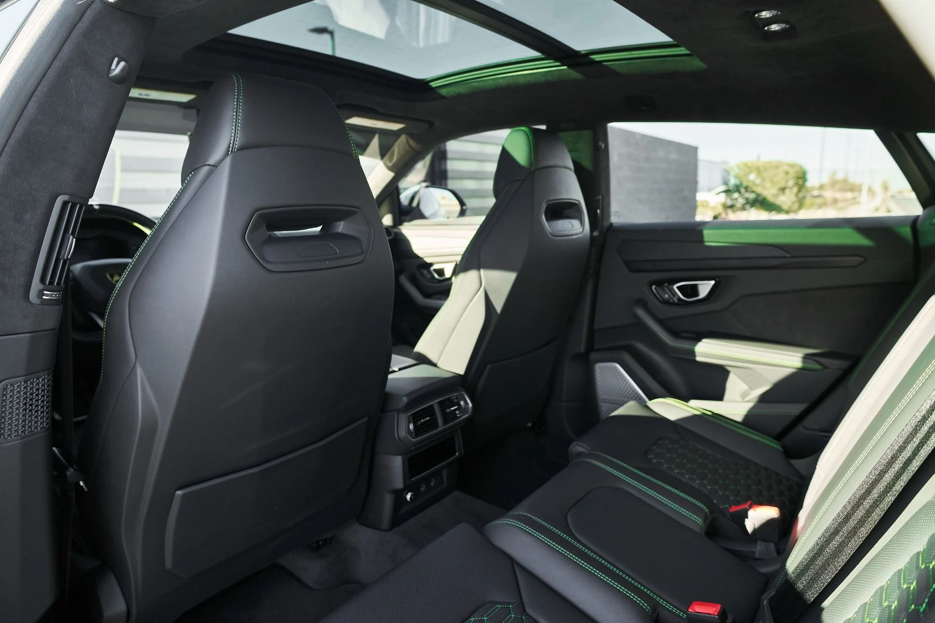 mph034_4123706769_Used_2021_Lamborghini_Urus_1765854496_8b0932616d