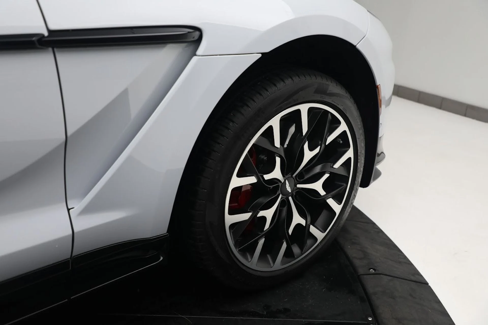 mph034_414326467_Used_2023_Aston_Martin_DBX_707_2d7a5b2288