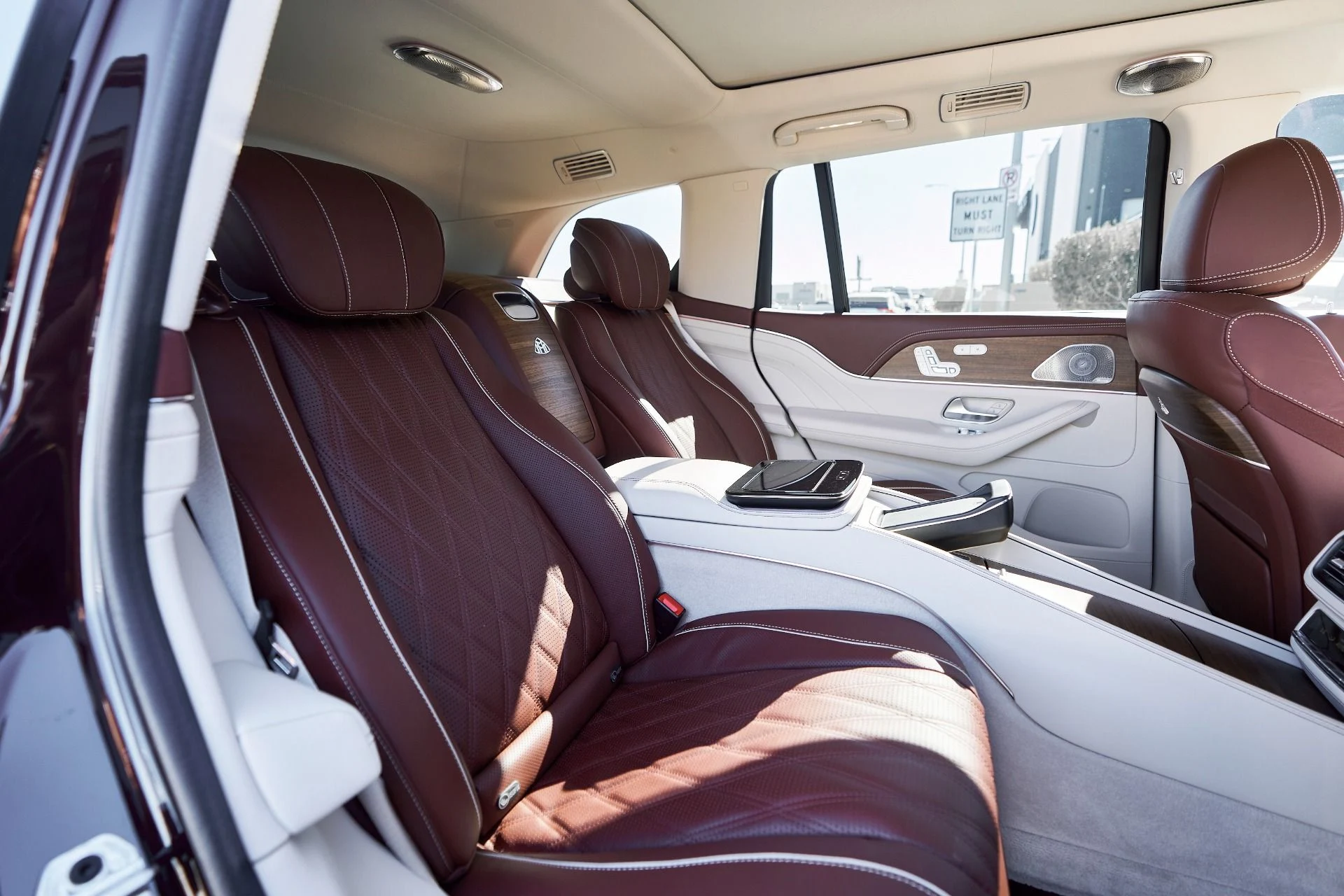 mph034_4147087330_Used_2024_Mercedes_Benz_GLS_Maybach_GLS_600_1762306364_8524749258