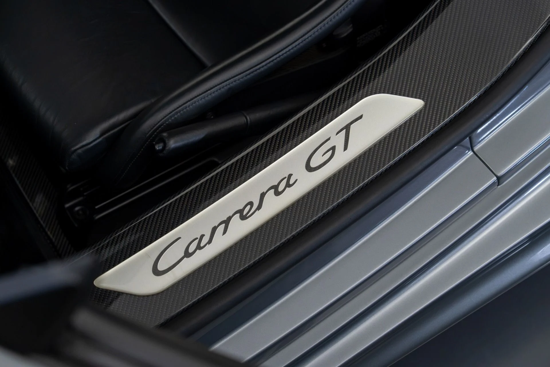 mph034_4156883222_Used_2004_Porsche_Carrera_GT_1793121949_3b189d7561