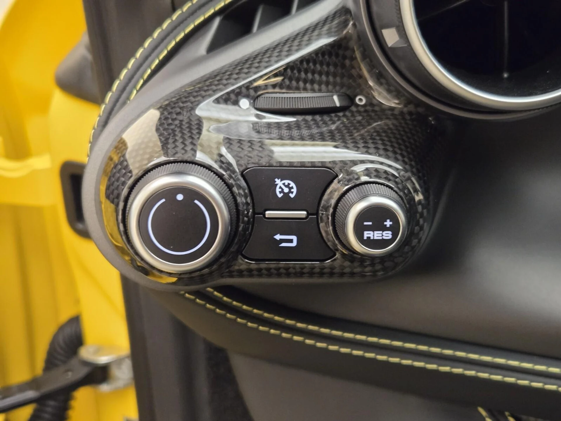 mph034_4163345614_Used_2021_Ferrari_F8_Spider_1766213877_206a4ca232