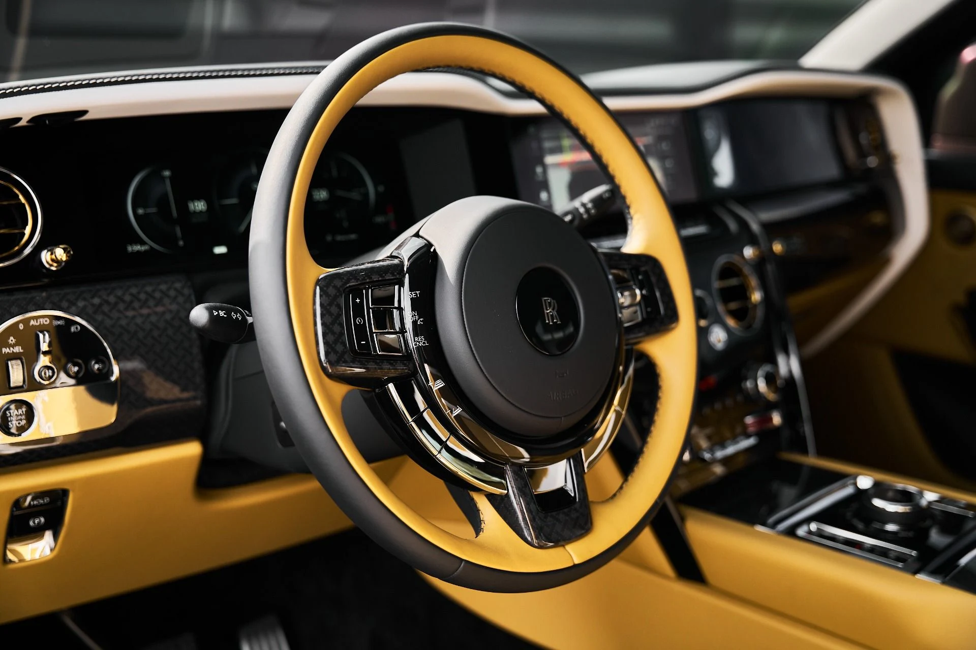 mph034_4183562219_Used_2026_Rolls_Royce_Cullinan_Black_Badge_1776556034_dea6d40a45