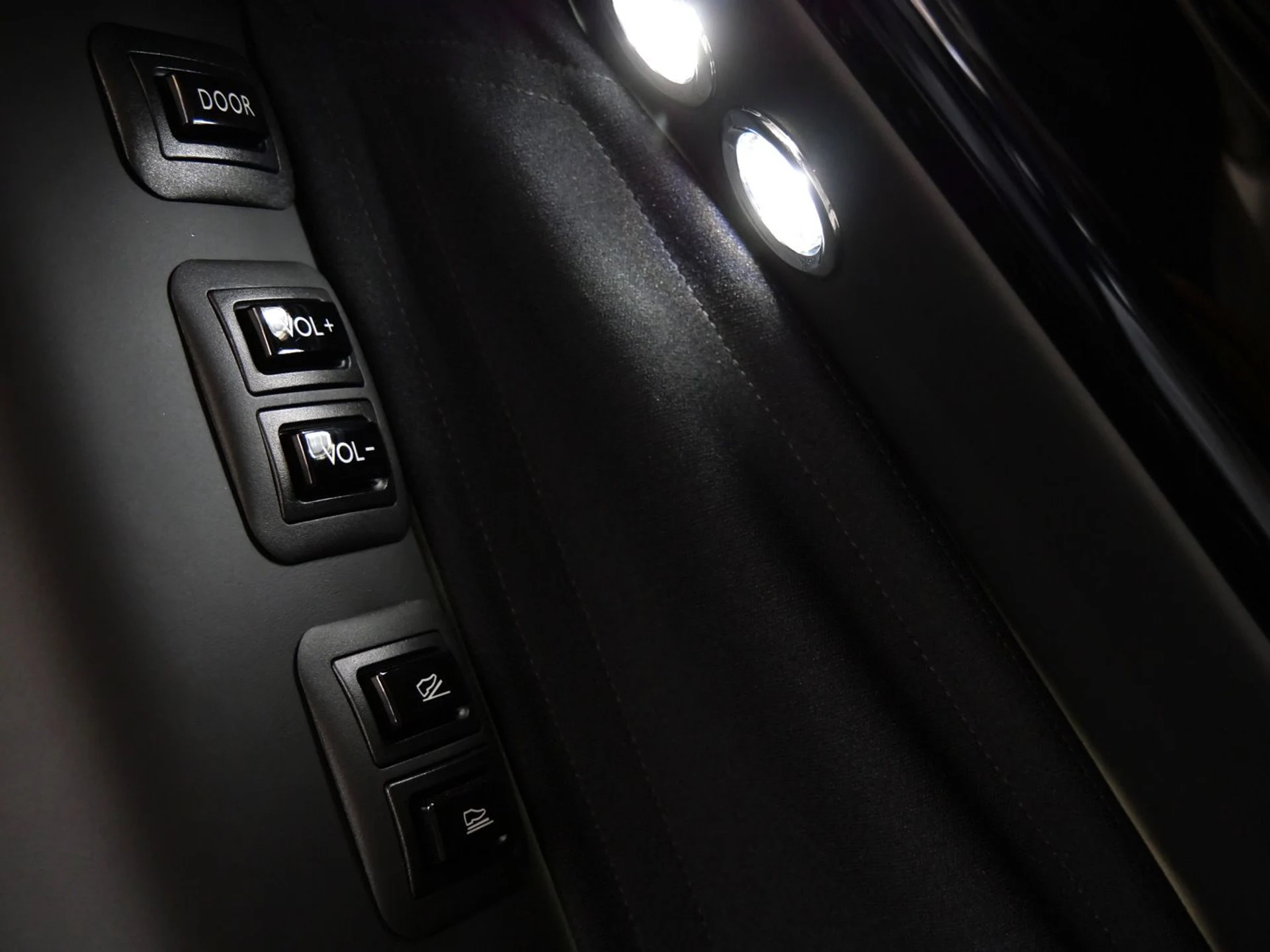 mph034_4197809070_13586124c703844b283f55cc8c3acf00x_209111a3b1