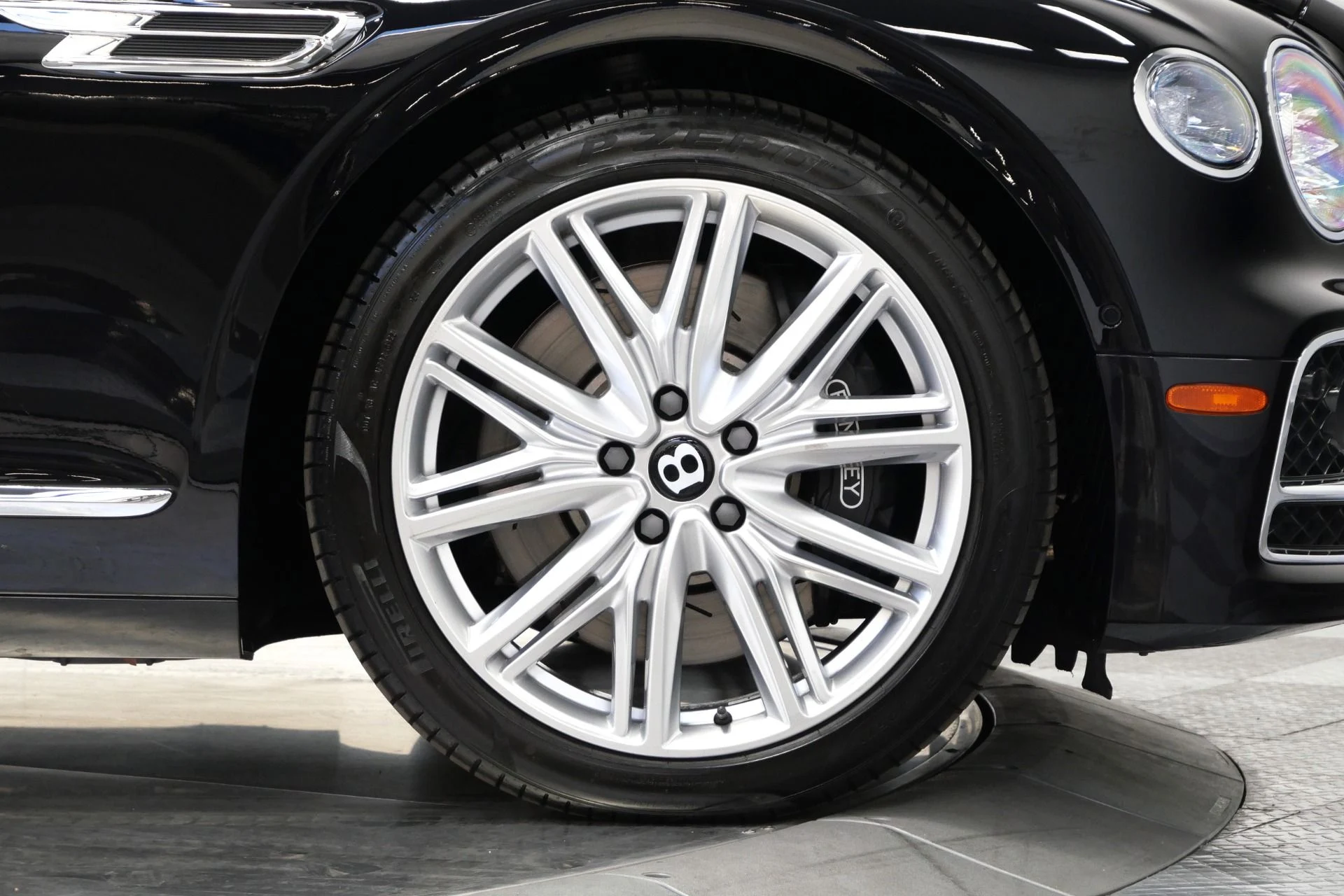 mph034_421626492_Used_2023_Bentley_Flying_Spur_Hybrid_Touring_Specification_Contrast_Stitching_Piping_Bang_and_Olufsen_1769812693_e87281cddd