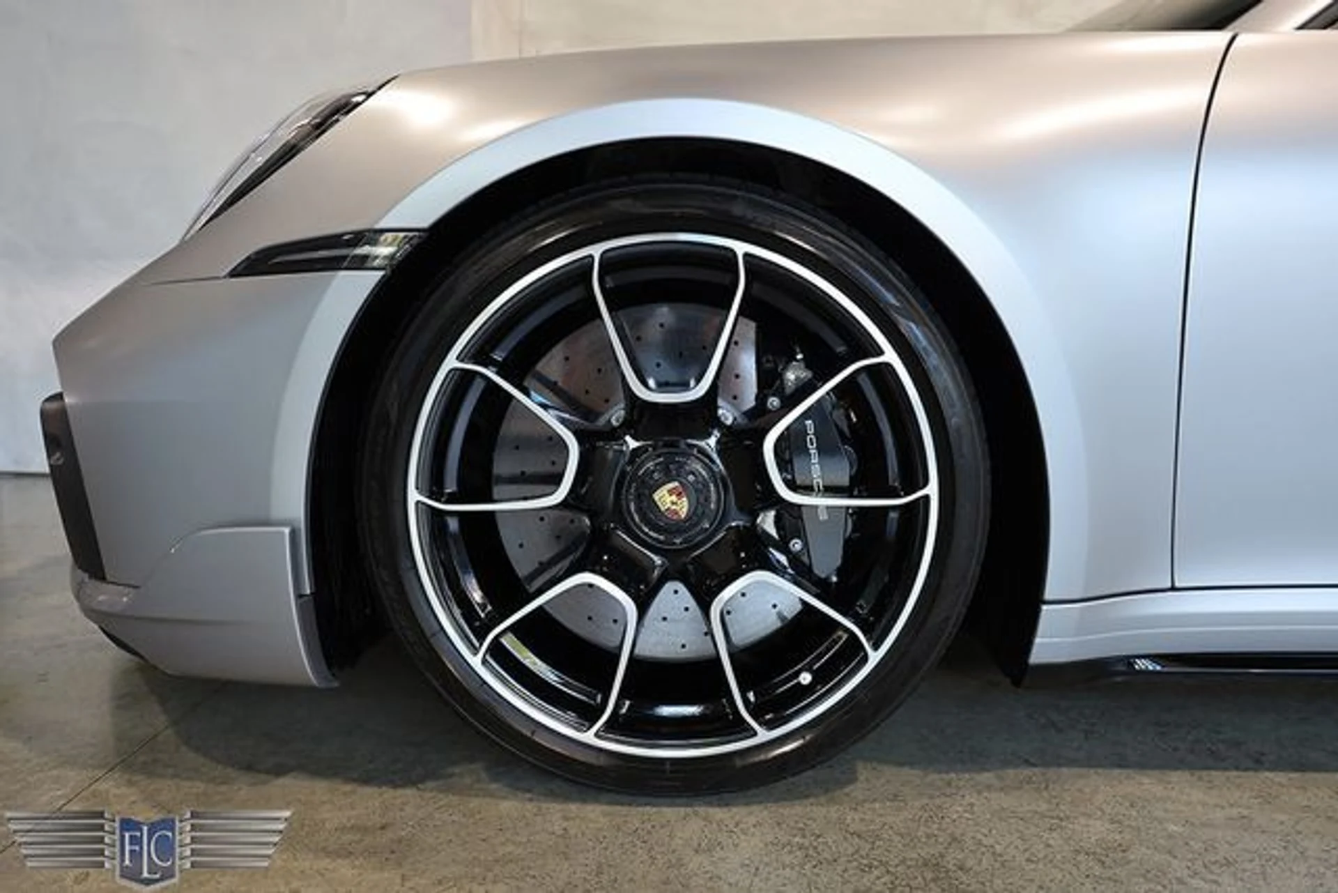 mph034_4229894809_used_2025_porsche_911_turboscabriolet_9689_23063481_39_640_3ee0787bef