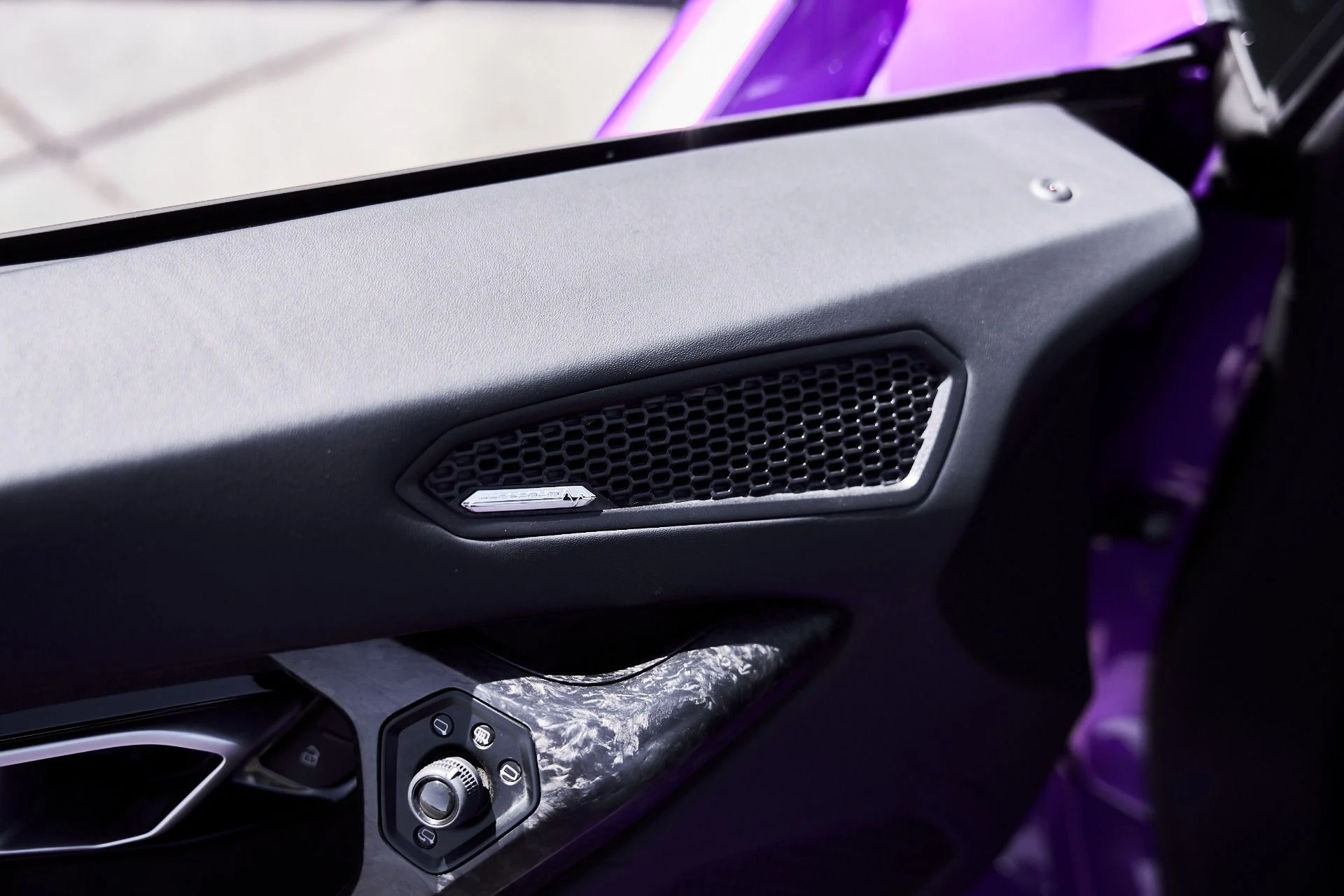 mph034_4247145700_Used_2024_Lamborghini_Huracan_EVO_Base_1776733884_9362d2b211