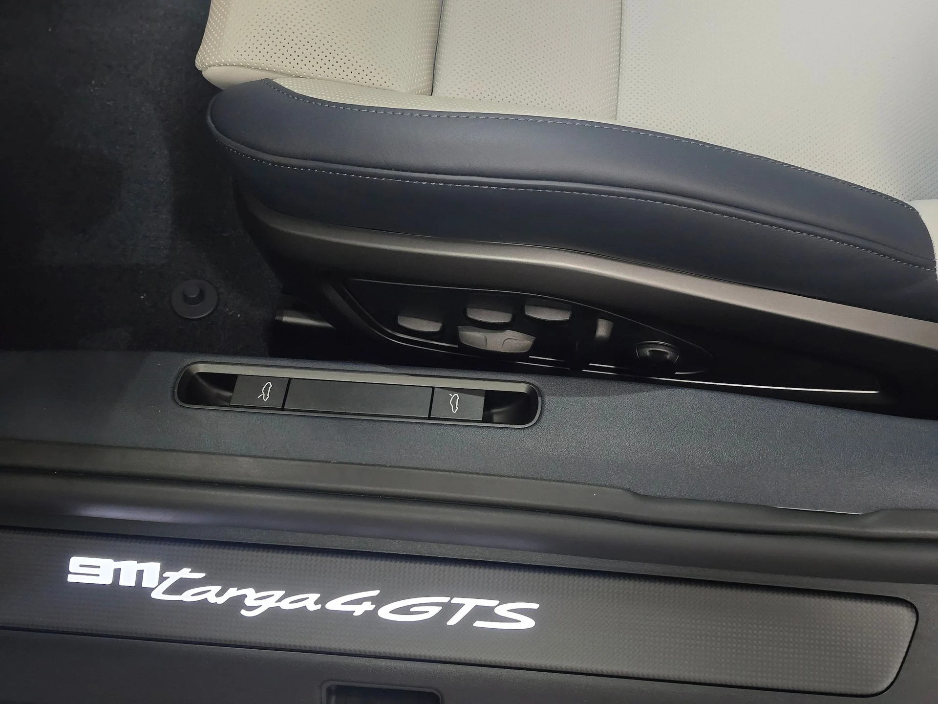 mph034_4250069608_aeedcd60dcb876521ebd79730321499dx_aa95253177